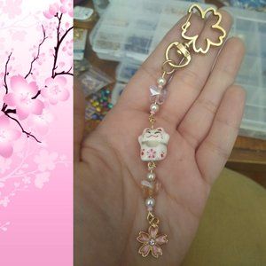 🌸 CUTE CHERRY BLOSSOM LUCKY CAT KEYCHAIN 🌸